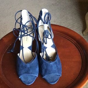 Adrianne Vittadini Navy Suede Ankle Wrap Wedge Size 10